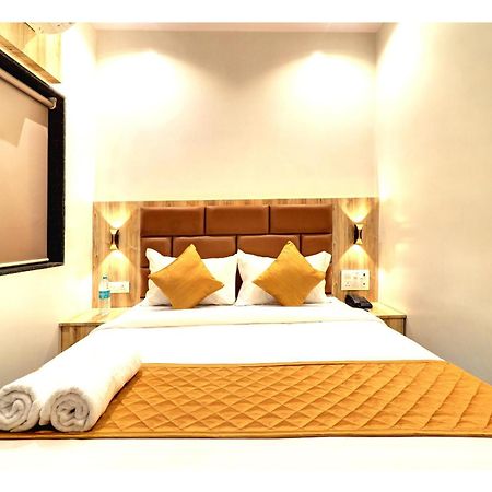 מומביי Hotel Enigma Inn מראה חיצוני תמונה