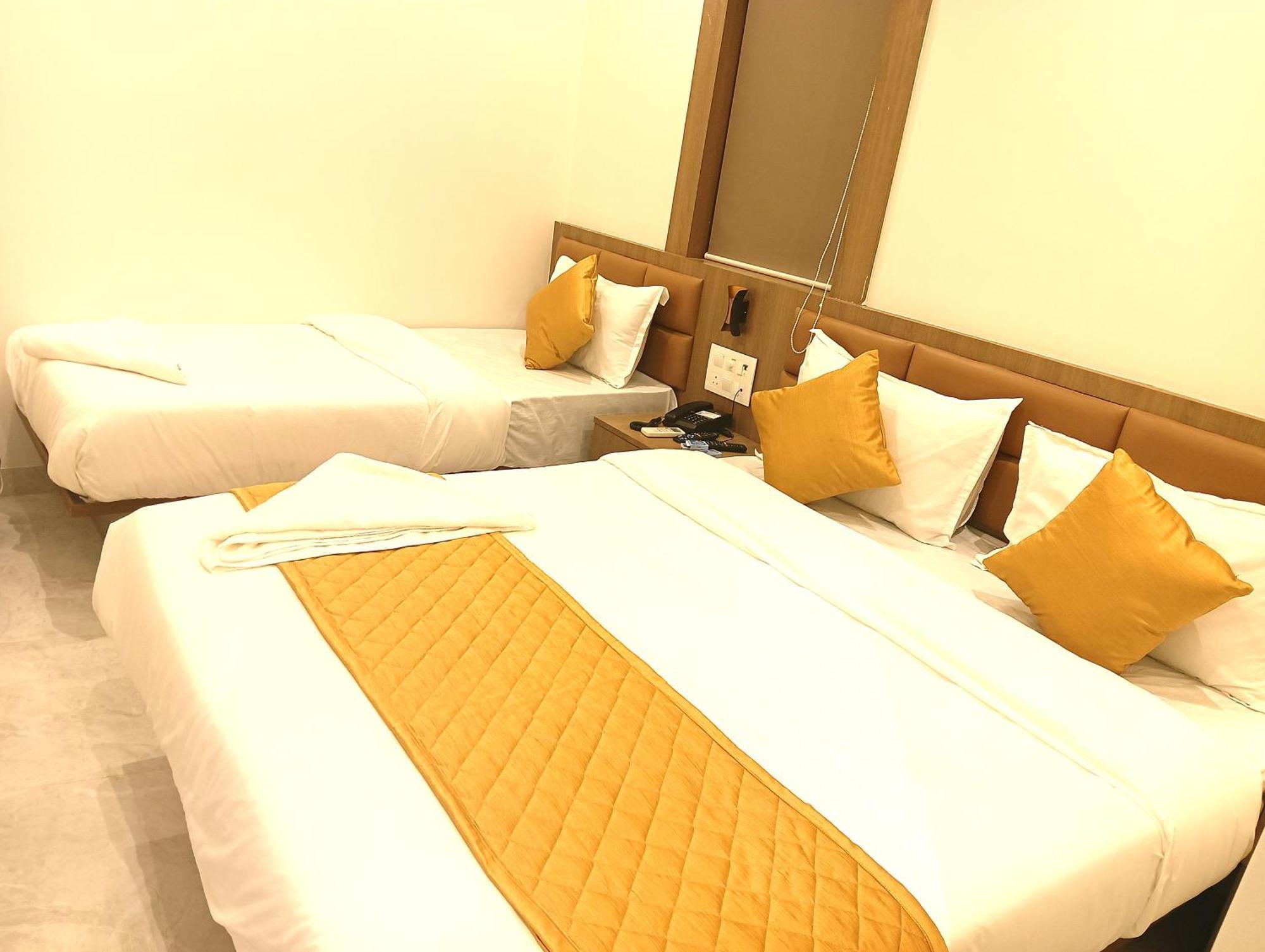 מומביי Hotel Enigma Inn מראה חיצוני תמונה