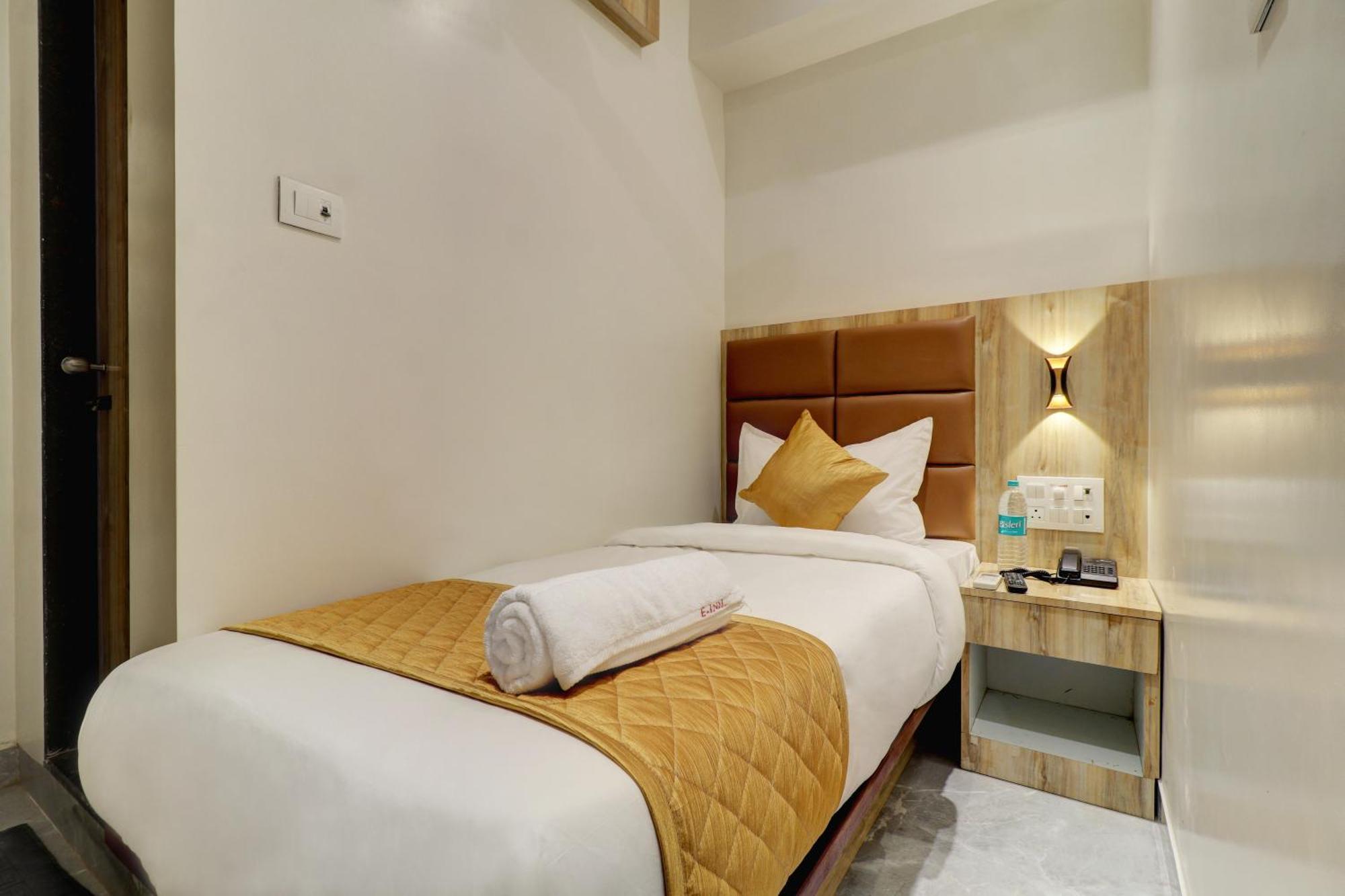 מומביי Hotel Enigma Inn מראה חיצוני תמונה