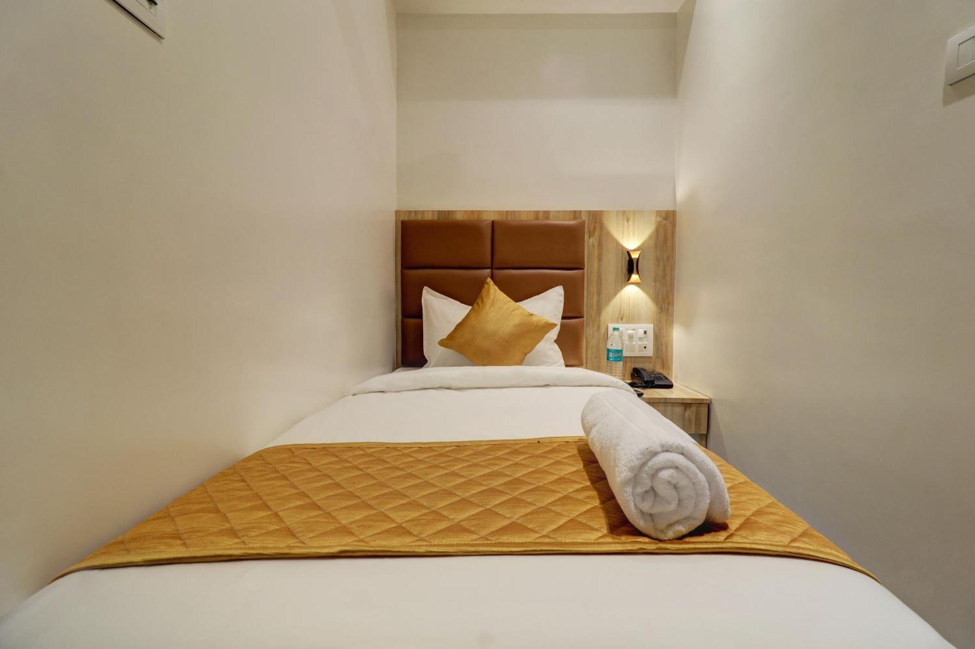 מומביי Hotel Enigma Inn מראה חיצוני תמונה