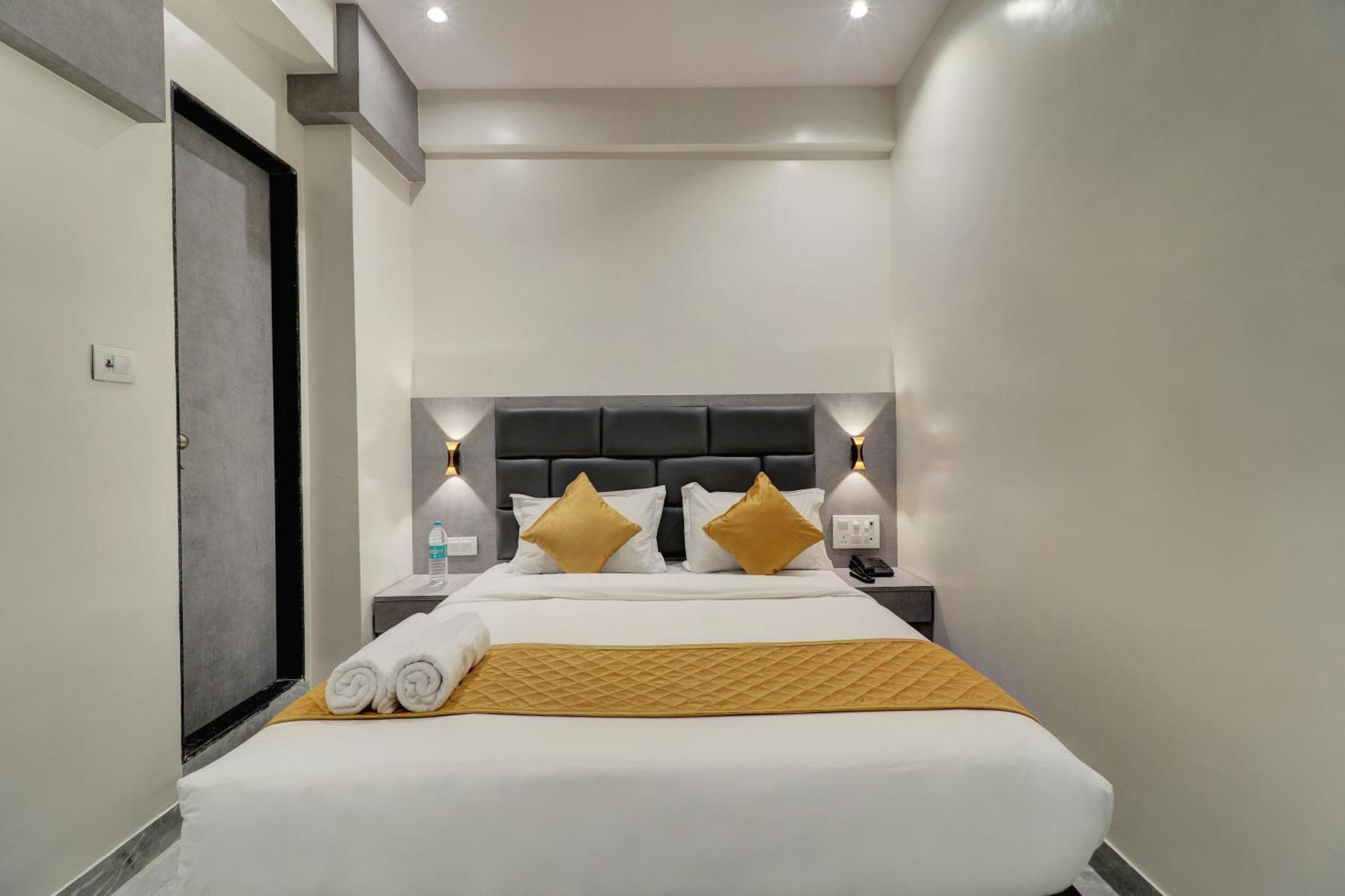 מומביי Hotel Enigma Inn מראה חיצוני תמונה