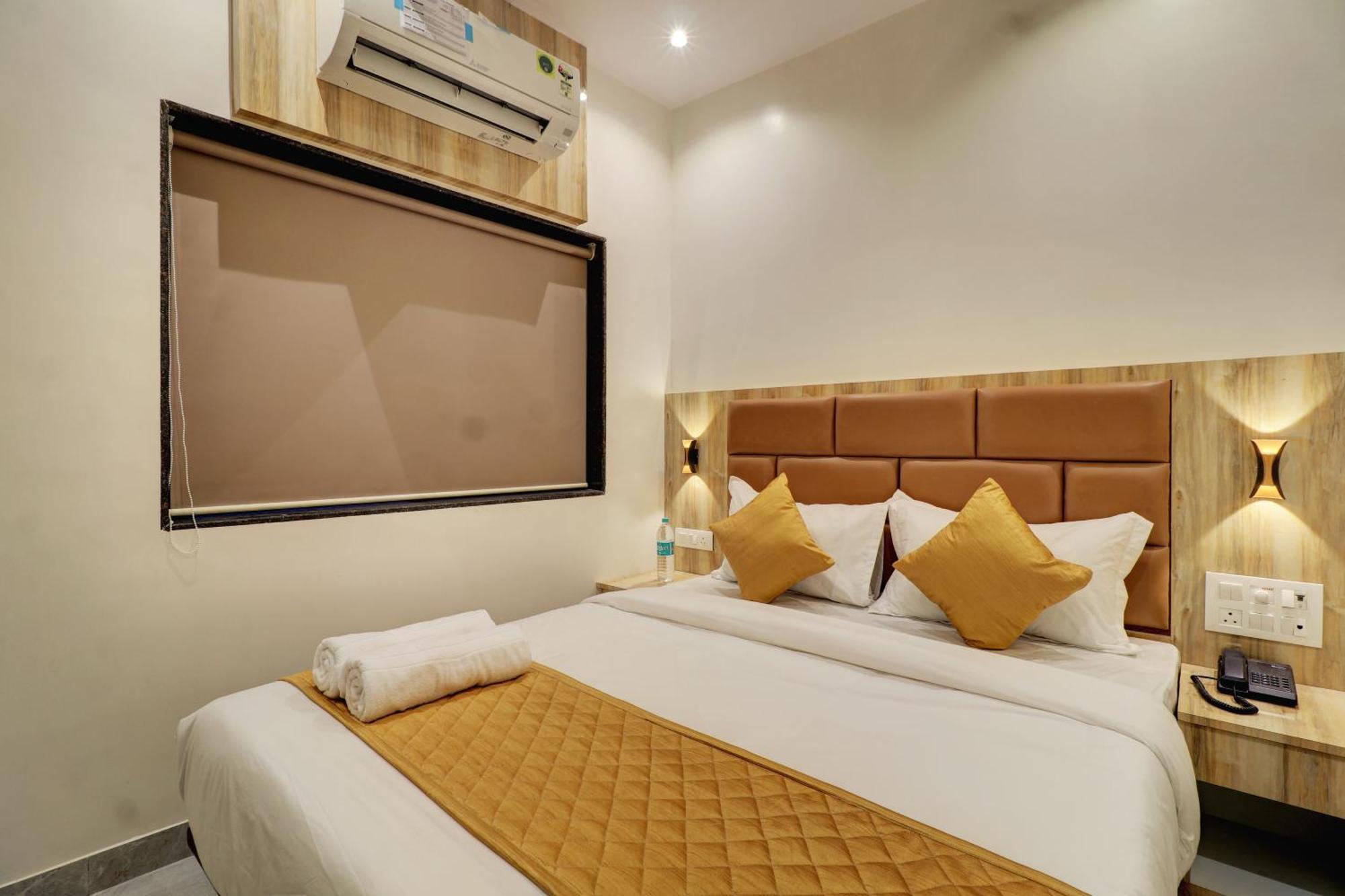 מומביי Hotel Enigma Inn מראה חיצוני תמונה